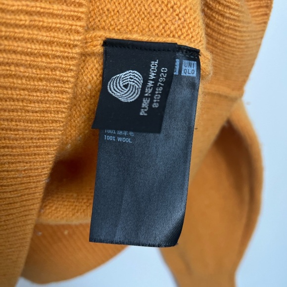 Uniqlo Yellow Sweater size L - Picture 4 of 7